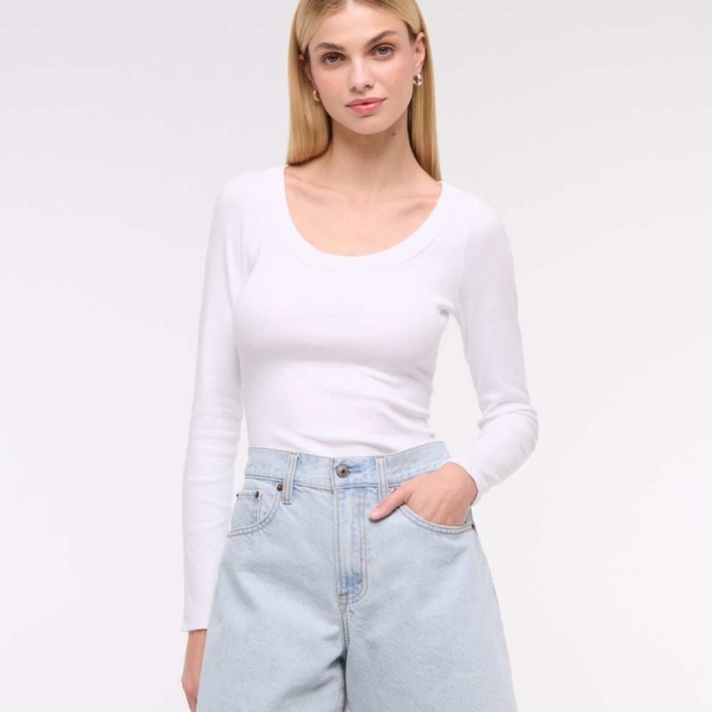 Abercrombie high rise loose short